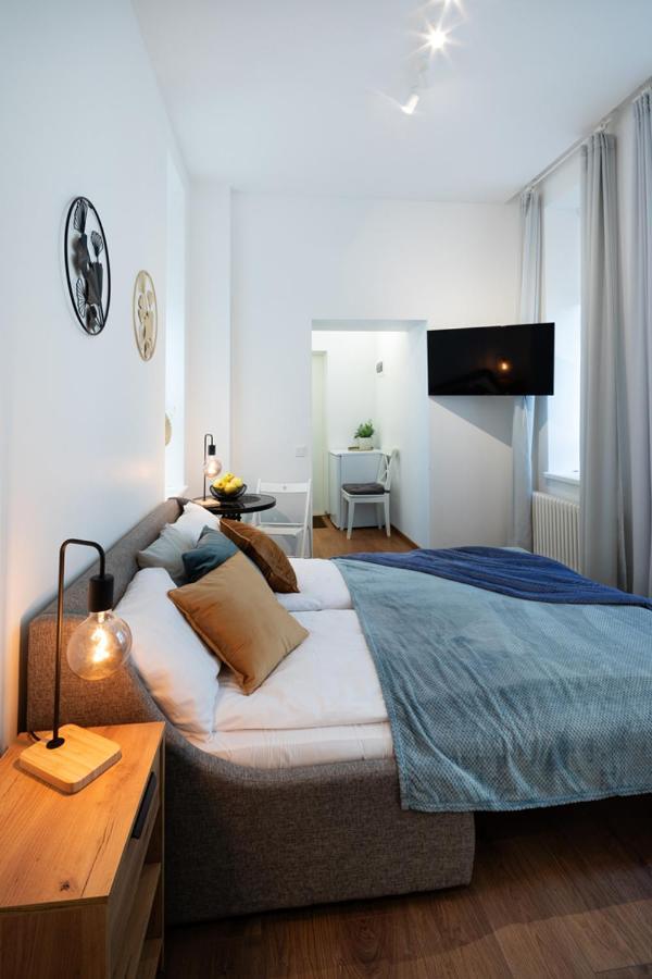 Kalnina Street Studio Apartment Рига Экстерьер фото
