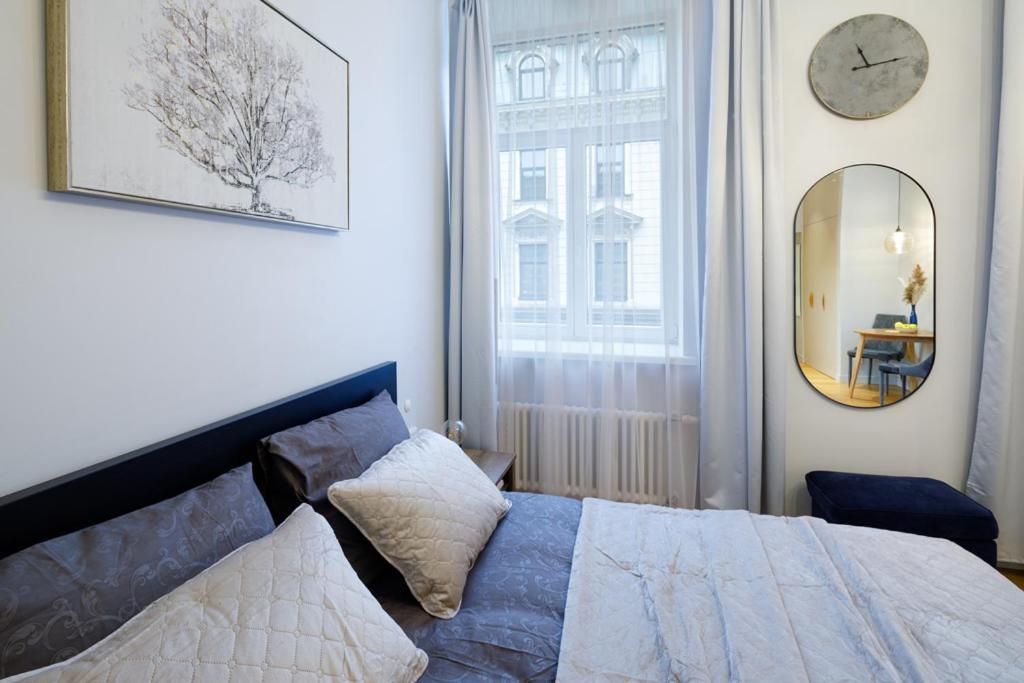 Kalnina Street Studio Apartment Рига Экстерьер фото