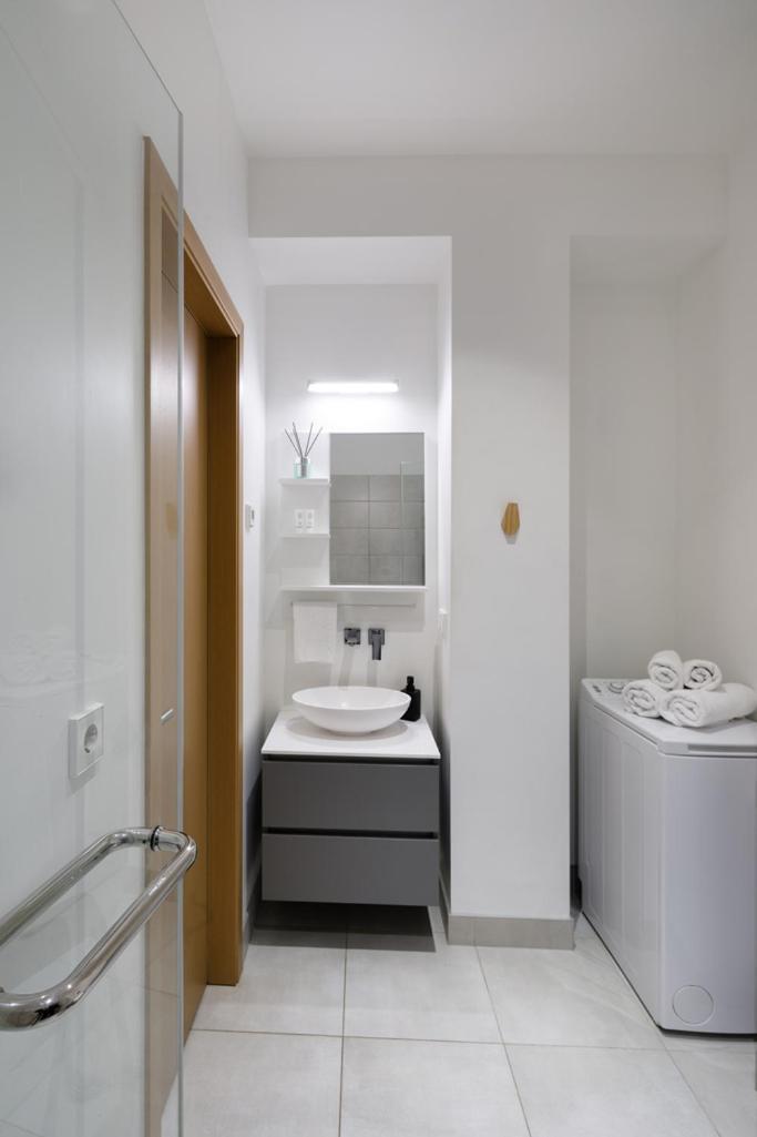 Kalnina Street Studio Apartment Рига Экстерьер фото